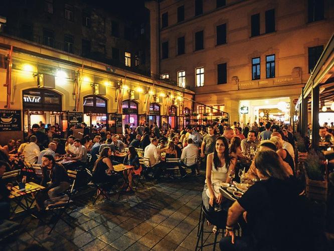 Made Inn Budapest Luaran gambar